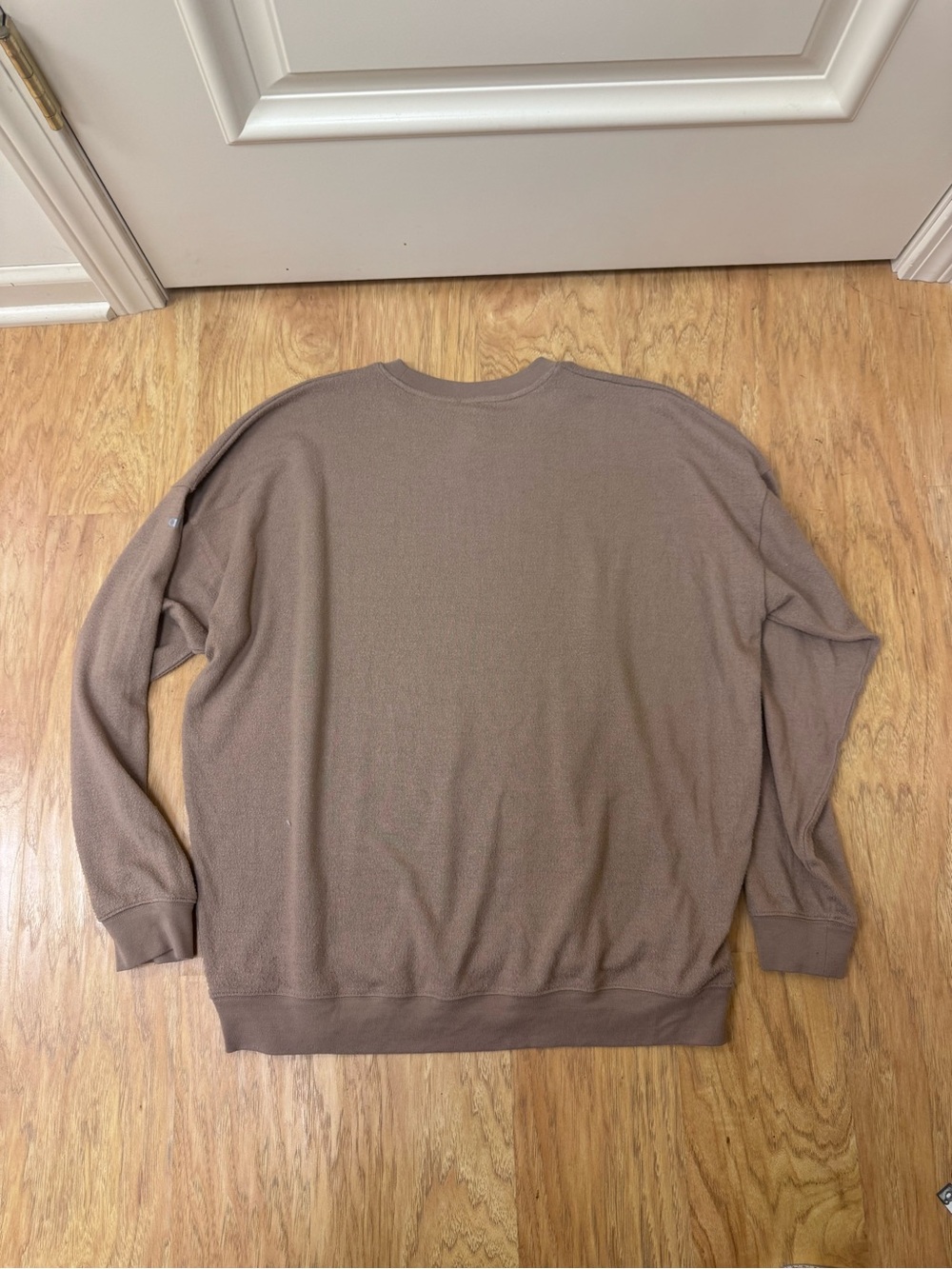 ALO Women’s Soho Pullover - Picture 2 of 7